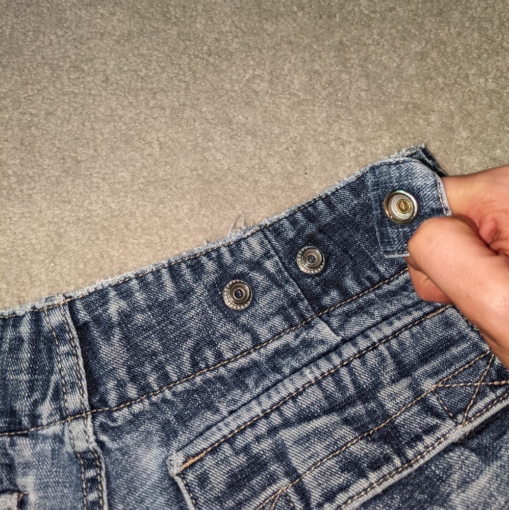 Old navy Jean shorts - Picture 2 of 16